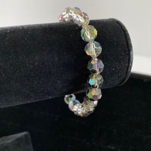 Vintage elasticated bracelet. NB4